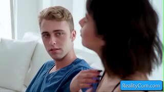 Videre hoc cutie teenager brunette sugentem ingens gallus et questus eius cunnus fingered altum