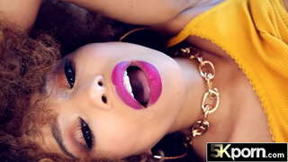 ���ੱਡੀ ਗਦਾ ਕਾਲੇ ਸੋਹਣੀ ਕੁੜੀ Bounces &#039; ਤੇ ਲੂੰਡ