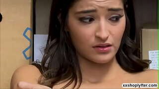 Me brirë Zyrtari më në fund merr një shans për të fuck Emily Willis në për t&#039;u dukur