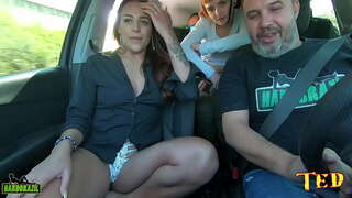 Machin nan se plen, ak Jwi Renmen vin toutouni nan transpò piblik