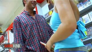 ���ੌਜਵਾਨ ਸੁਨਹਿਰੇ ਸਪੇਨੀ ਸੋਹਣੀ ਕੁੜੀ ਸੋਨੀਆ Manrique ਨਾਲ ਵੱਡੇ ਕੁਦਰਤੀ ਚੂਚੇ fucked ਵਿੱਚ ਹਾਰਡ ਪਿਛੋਕੜ &#039; ਤੇ ਵੀਡੀਓ ਕਲੱਬ