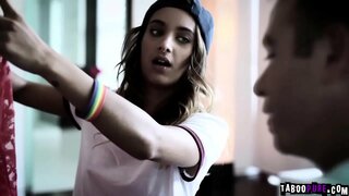 Chad Fouss an de Familljen Haus Temujin an der hand ze Héieren ginn