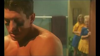 Ragveida karsējmeitenes Calli Cox un aprīlī izpaužas fucked ģērbtuvē